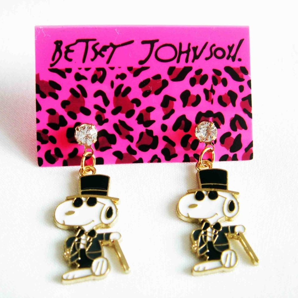 NWT SNOOPY DOG  WITH TUXEDO AND TOP HAT EARRINGS